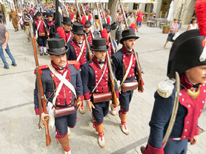 XI Festa Reviu els Setges Napole&ograve;nics de Girona. Desfilada pels carrers de Girona