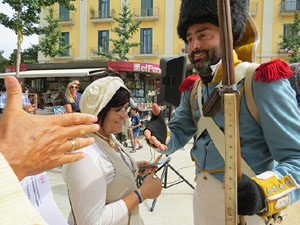 XI Festa Reviu els Setges Napole&ograve;nics de Girona. Presentaci&oacute; a la pla&ccedil;a de la Independ&egrave;ncia
