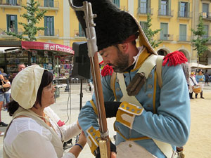XI Festa Reviu els Setges Napole&ograve;nics de Girona. Presentaci&oacute; a la pla&ccedil;a de la Independ&egrave;ncia