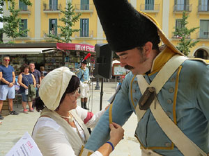 XI Festa Reviu els Setges Napole&ograve;nics de Girona. Presentaci&oacute; a la pla&ccedil;a de la Independ&egrave;ncia