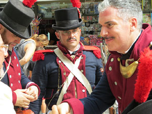 XI Festa Reviu els Setges Napole&ograve;nics de Girona. Presentaci&oacute; a la pla&ccedil;a de la Independ&egrave;ncia