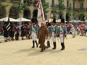 XI Festa Reviu els Setges Napole&ograve;nics de Girona. Presentaci&oacute; a la pla&ccedil;a de la Independ&egrave;ncia