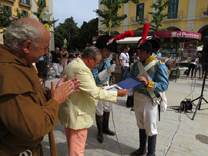 XI Festa Reviu els Setges Napole&ograve;nics de Girona. Presentaci&oacute; a la pla&ccedil;a de la Independ&egrave;ncia