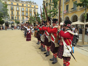 XI Festa Reviu els Setges Napole&ograve;nics de Girona. Presentaci&oacute; a la pla&ccedil;a de la Independ&egrave;ncia