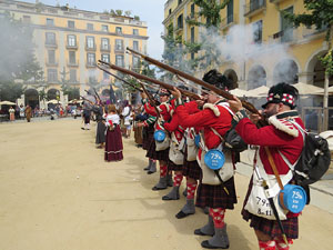 XI Festa Reviu els Setges Napole&ograve;nics de Girona. Presentaci&oacute; a la pla&ccedil;a de la Independ&egrave;ncia