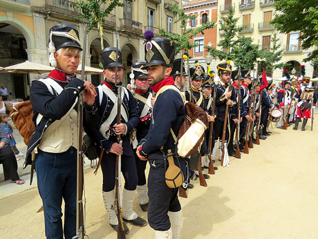 XI Festa Reviu els Setges Napole&ograve;nics de Girona. Presentaci&oacute; a la pla&ccedil;a de la Independ&egrave;ncia