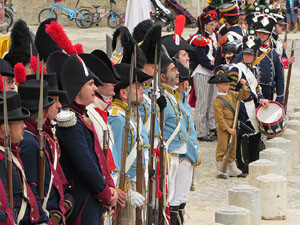 XI Festa Reviu els Setges Napole&ograve;nics de Girona. Presentaci&oacute; a la pla&ccedil;a de Sant Dom&egrave;nec