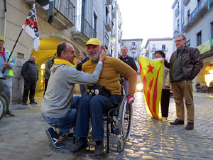 Arribada de Jordi Puig a la pla&ccedil;a del Vi. Rodant fins la Rep&uacute;blica