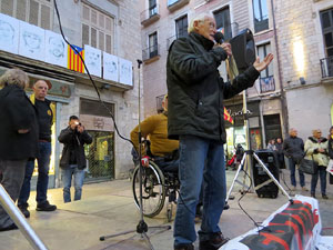 Arribada de Jordi Puig a la pla&ccedil;a del Vi. Rodant fins la Rep&uacute;blica