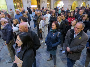 Arribada de Jordi Puig a la pla&ccedil;a del Vi. Rodant fins la Rep&uacute;blica