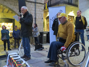 Arribada de Jordi Puig a la pla&ccedil;a del Vi. Rodant fins la Rep&uacute;blica