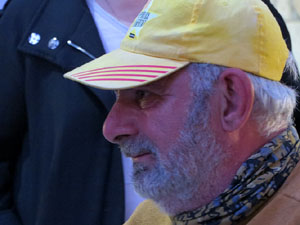 Arribada de Jordi Puig a la pla&ccedil;a del Vi. Rodant fins la Rep&uacute;blica