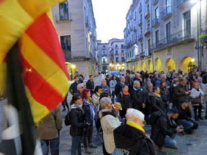 Arribada de Jordi Puig a la pla&ccedil;a del Vi. Rodant fins la Rep&uacute;blica