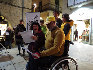 Arribada de Jordi Puig a la pla&ccedil;a del Vi. Rodant fins la Rep&uacute;blica