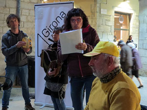 Arribada de Jordi Puig a la pla&ccedil;a del Vi. Rodant fins la Rep&uacute;blica