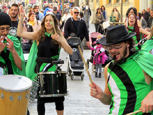 Carnestoltes 2019 a Girona. Disfresses i cercavila pels carrers del Barri Vell