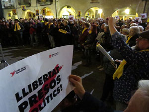 Concentraci&oacute; a la pla&ccedil;a del Vi per la independ&egrave;ncia i la llibertat dels presos pol&iacute;tics