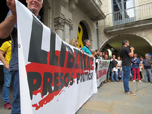 Concentraci&oacute; a la pla&ccedil;a del Vi per la independ&egrave;ncia i la llibertat dels presos pol&iacute;tics