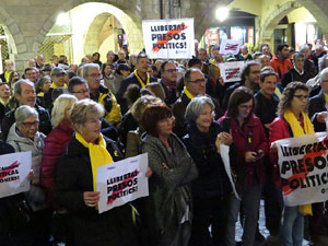 Concentraci&oacute; a la pla&ccedil;a del Vi per la llibertat dels presos pol&iacute;tics, amb Cims per la Llibertat