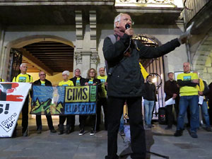 Concentraci&oacute; a la pla&ccedil;a del Vi per la llibertat dels presos pol&iacute;tics, amb Cims per la Llibertat