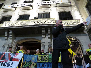 Concentraci&oacute; a la pla&ccedil;a del Vi per la llibertat dels presos pol&iacute;tics, amb Cims per la Llibertat