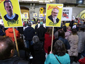Concentraci&oacute; a la pla&ccedil;a del Vi per la llibertat dels presos pol&iacute;tics, amb Cims per la Llibertat
