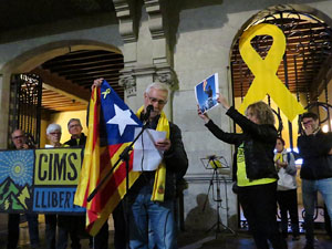 Concentraci&oacute; a la pla&ccedil;a del Vi per la llibertat dels presos pol&iacute;tics, amb Cims per la Llibertat