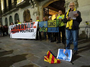Concentraci&oacute; a la pla&ccedil;a del Vi per la llibertat dels presos pol&iacute;tics, amb Cims per la Llibertat