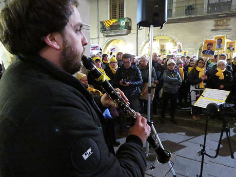 Concentraci&oacute; per la llibertat dels presos pol&iacute;tics a la pla&ccedil;a del Vi