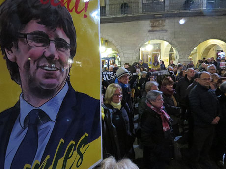 Concentraci&oacute; per la llibertat dels presos pol&iacute;tics a la pla&ccedil;a del Vi