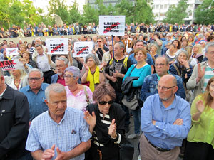 Concentraci&oacute; contra el 155 davant la subdelegaci&oacute; dels govern espanyol a la Gran Via de Jaume I