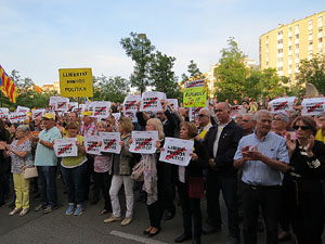 Concentraci&oacute; contra el 155 davant la subdelegaci&oacute; dels govern espanyol a la Gran Via de Jaume I