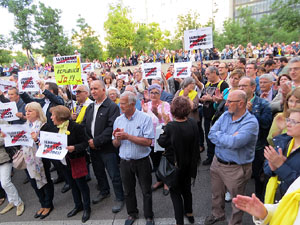 Concentraci&oacute; contra el 155 davant la subdelegaci&oacute; dels govern espanyol a la Gran Via de Jaume I