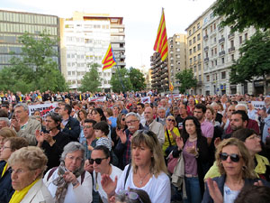 Concentraci&oacute; contra el 155 davant la subdelegaci&oacute; dels govern espanyol a la Gran Via de Jaume I
