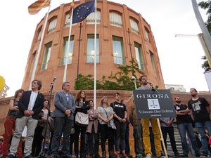 Concentraci&oacute; contra el 155 davant la subdelegaci&oacute; dels govern espanyol a la Gran Via de Jaume I