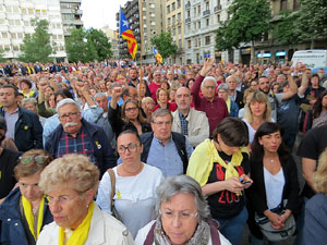 Concentraci&oacute; contra el 155 davant la subdelegaci&oacute; dels govern espanyol a la Gran Via de Jaume I