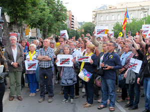 Concentraci&oacute; contra el 155 davant la subdelegaci&oacute; dels govern espanyol a la Gran Via de Jaume I