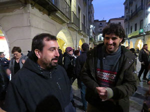 Concentraci&oacute; sota el lema '21 raons' en suport als encausats pels talls de les vies del TAV que es van fer a l'aniversari de l'1-O, a la pla&ccedil;a del Vi