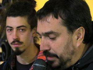 Concentraci&oacute; sota el lema '21 raons' en suport als encausats pels talls de les vies del TAV que es van fer a l'aniversari de l'1-O, a la pla&ccedil;a del Vi