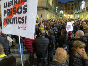 Concentraci&oacute; a la pla&ccedil;a del Vi per la independ&egrave;ncia i la llibertat dels presos pol&iacute;tics