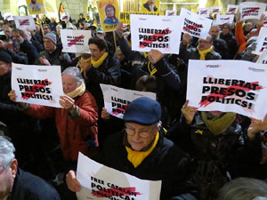 Concentraci&oacute; a la pla&ccedil;a del Vi per la llibertat dels presos pol&iacute;tics