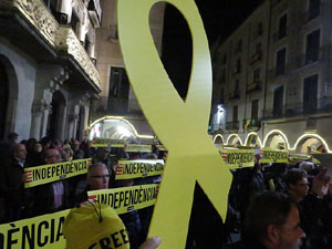 Concentraci&oacute; a la pla&ccedil;a del Vi de suport a la vaga de fam iniciada per Jordi S&agrave;nchez, Jordi Turull, Joaquim Forn i Jordi Rull