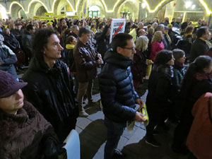 Concentraci&oacute; a la pla&ccedil;a del Vi de suport a la vaga de fam iniciada per Jordi S&agrave;nchez, Jordi Turull, Joaquim Forn i Jordi Rull