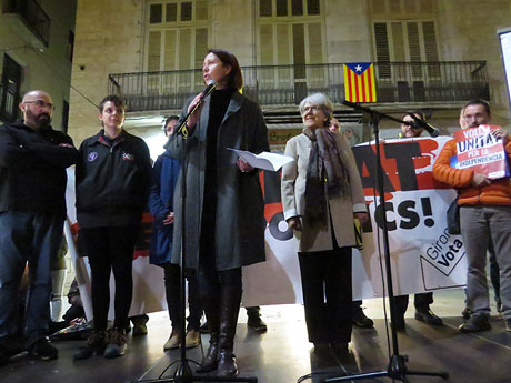 Concentraci&oacute; a la pla&ccedil;a del Vi de suport a la vaga de fam iniciada per Jordi S&agrave;nchez, Jordi Turull, Joaquim Forn i Jordi Rull