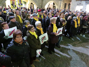 Concentraci&oacute; per la llibertat dels presos pol&iacute;tics a la pla&ccedil;a del Vi