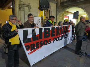 Concentraci&oacute; a la pla&ccedil;a del Vi per la independ&egrave;ncia i la llibertat dels presos pol&iacute;tics
