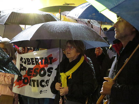 Concentraci&oacute; per la llibertat dels presos pol&iacute;tics a la pla&ccedil;a del Vi