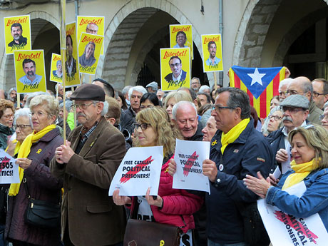 Concentraci&oacute; per la llibertat dels presos pol&iacute;tics a la pla&ccedil;a del Vi