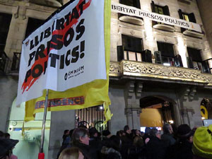 Concentraci&oacute; a la pla&ccedil;a del Vi per la independ&egrave;ncia i la llibertat dels presos pol&iacute;tics