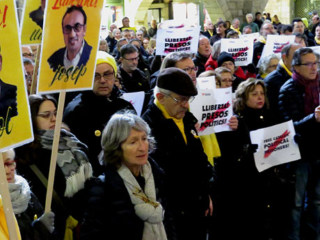 Concentraci&oacute; per la llibertat dels presos pol&iacute;tics a la pla&ccedil;a del Vi